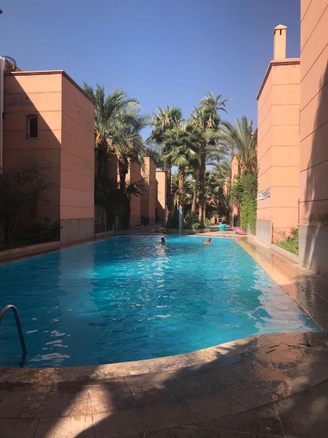 Appartement Dans Residence Avec Piscine Marrakesh Bagian luar foto
