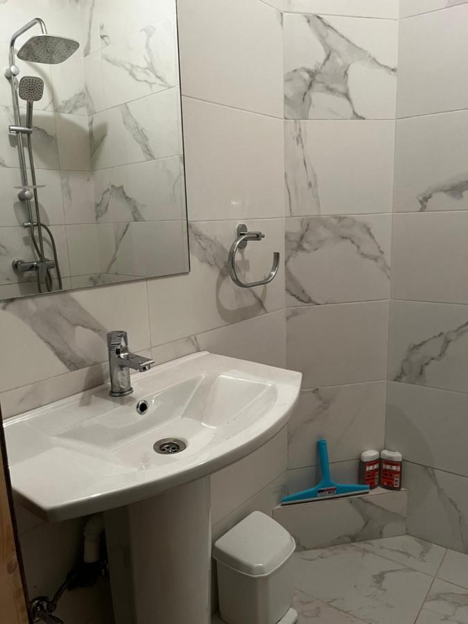 Appartement Dans Residence Avec Piscine Marrakesh Bagian luar foto