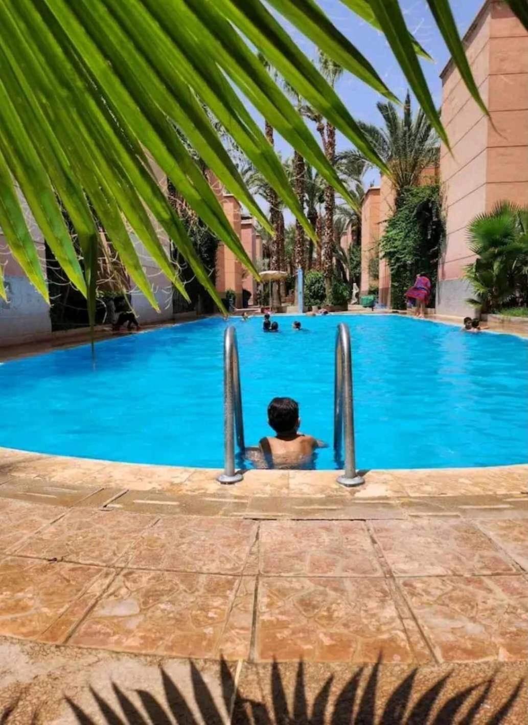 Appartement Dans Residence Avec Piscine Marrakesh Bagian luar foto